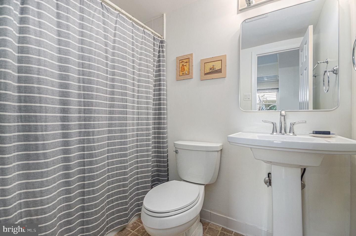 5015 STONE HAVEN DR, ANNANDALE, Virginia 22003, 5 Bedrooms Bedrooms, ,3 BathroomsBathrooms,Residential,For sale,5015 STONE HAVEN DR,VAFX2283456 MLS # VAFX2283456