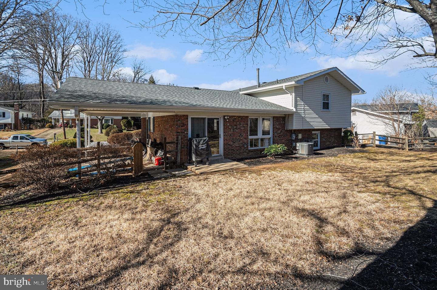 5015 STONE HAVEN DR, ANNANDALE, Virginia 22003, 5 Bedrooms Bedrooms, ,3 BathroomsBathrooms,Residential,For sale,5015 STONE HAVEN DR,VAFX2283456 MLS # VAFX2283456