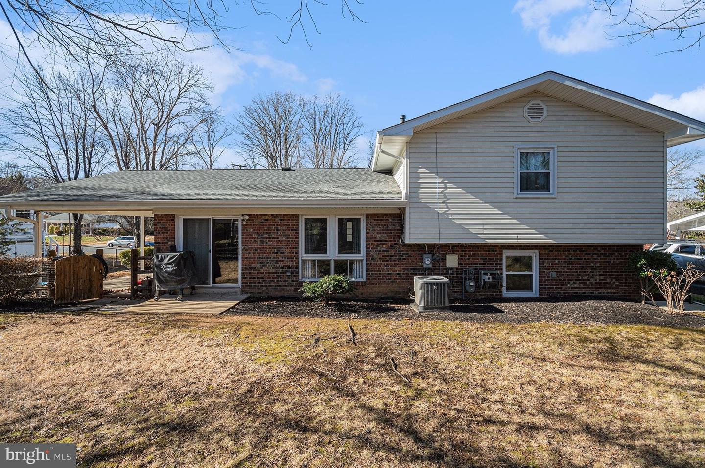 5015 STONE HAVEN DR, ANNANDALE, Virginia 22003, 5 Bedrooms Bedrooms, ,3 BathroomsBathrooms,Residential,For sale,5015 STONE HAVEN DR,VAFX2283456 MLS # VAFX2283456
