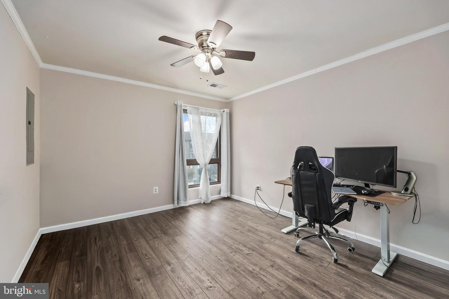 549 FLORIDA AVE #201, HERNDON, Virginia 20170, 2 Bedrooms Bedrooms, ,2 BathroomsBathrooms,Residential,For sale,549 FLORIDA AVE #201,VAFX2283494 MLS # VAFX2283494