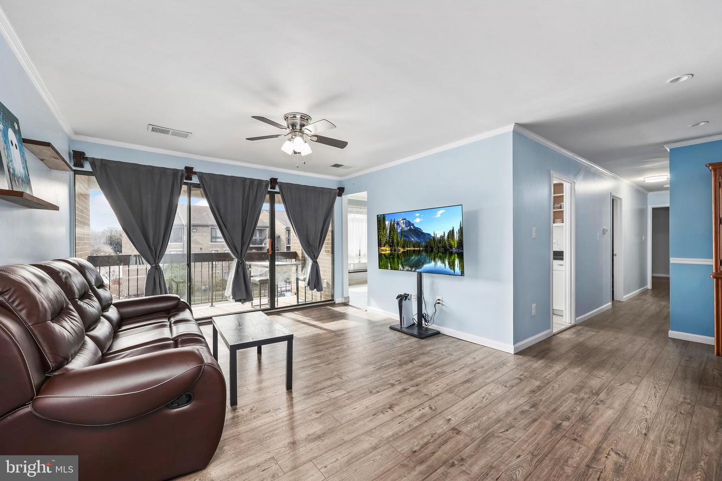 549 FLORIDA AVE #201, HERNDON, Virginia 20170, 2 Bedrooms Bedrooms, ,2 BathroomsBathrooms,Residential,For sale,549 FLORIDA AVE #201,VAFX2283494 MLS # VAFX2283494