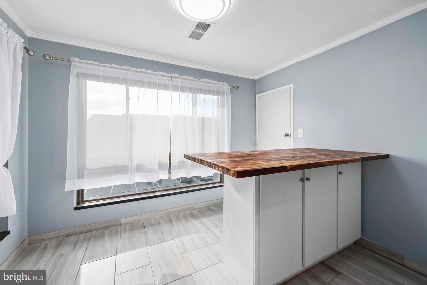 549 FLORIDA AVE #201, HERNDON, Virginia 20170, 2 Bedrooms Bedrooms, ,2 BathroomsBathrooms,Residential,For sale,549 FLORIDA AVE #201,VAFX2283494 MLS # VAFX2283494