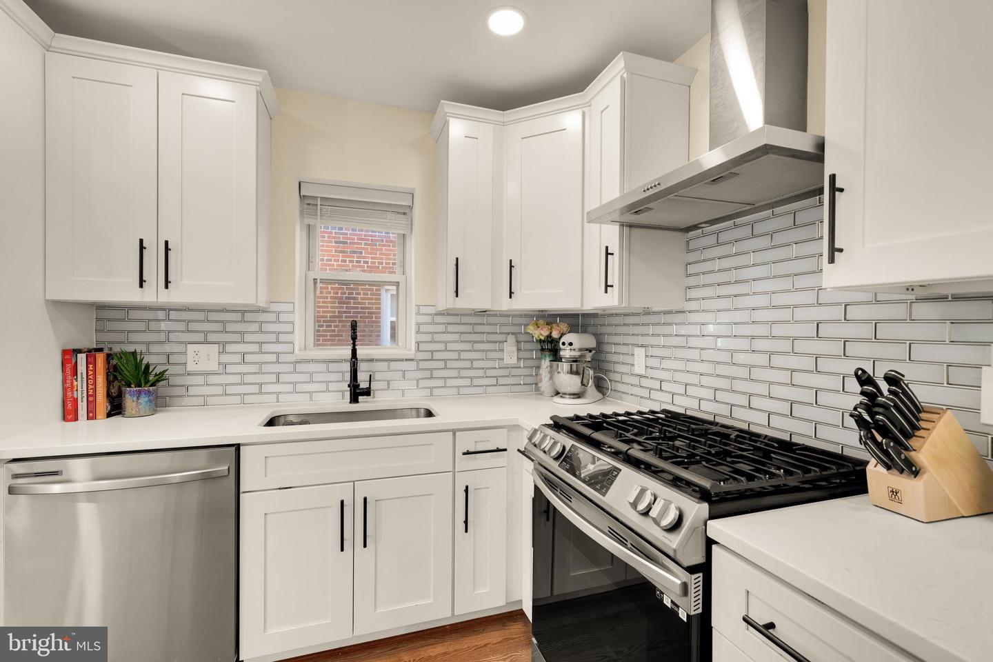 1202 NEWTON ST, ALEXANDRIA, Virginia 22301, 3 Bedrooms Bedrooms, ,2 BathroomsBathrooms,Residential,For sale,1202 NEWTON ST,VAAX2052714 MLS # VAAX2052714