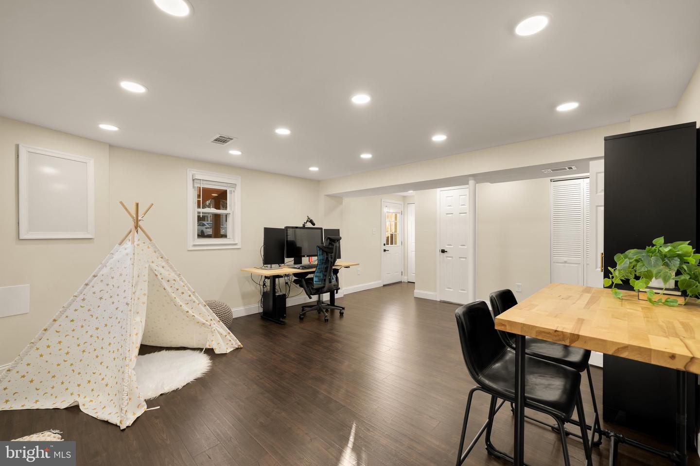 1202 NEWTON ST, ALEXANDRIA, Virginia 22301, 3 Bedrooms Bedrooms, ,2 BathroomsBathrooms,Residential,For sale,1202 NEWTON ST,VAAX2052714 MLS # VAAX2052714