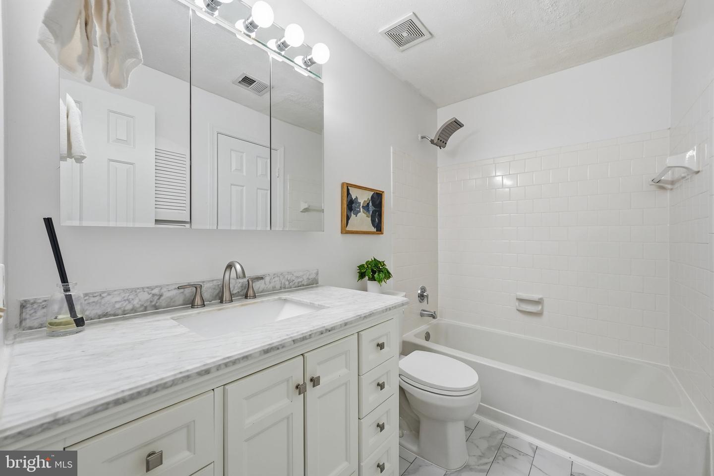 3715 HAMPTON CT, ALEXANDRIA, Virginia 22306, 2 Bedrooms Bedrooms, ,1 BathroomBathrooms,Residential,For sale,3715 HAMPTON CT,VAFX2283522 MLS # VAFX2283522