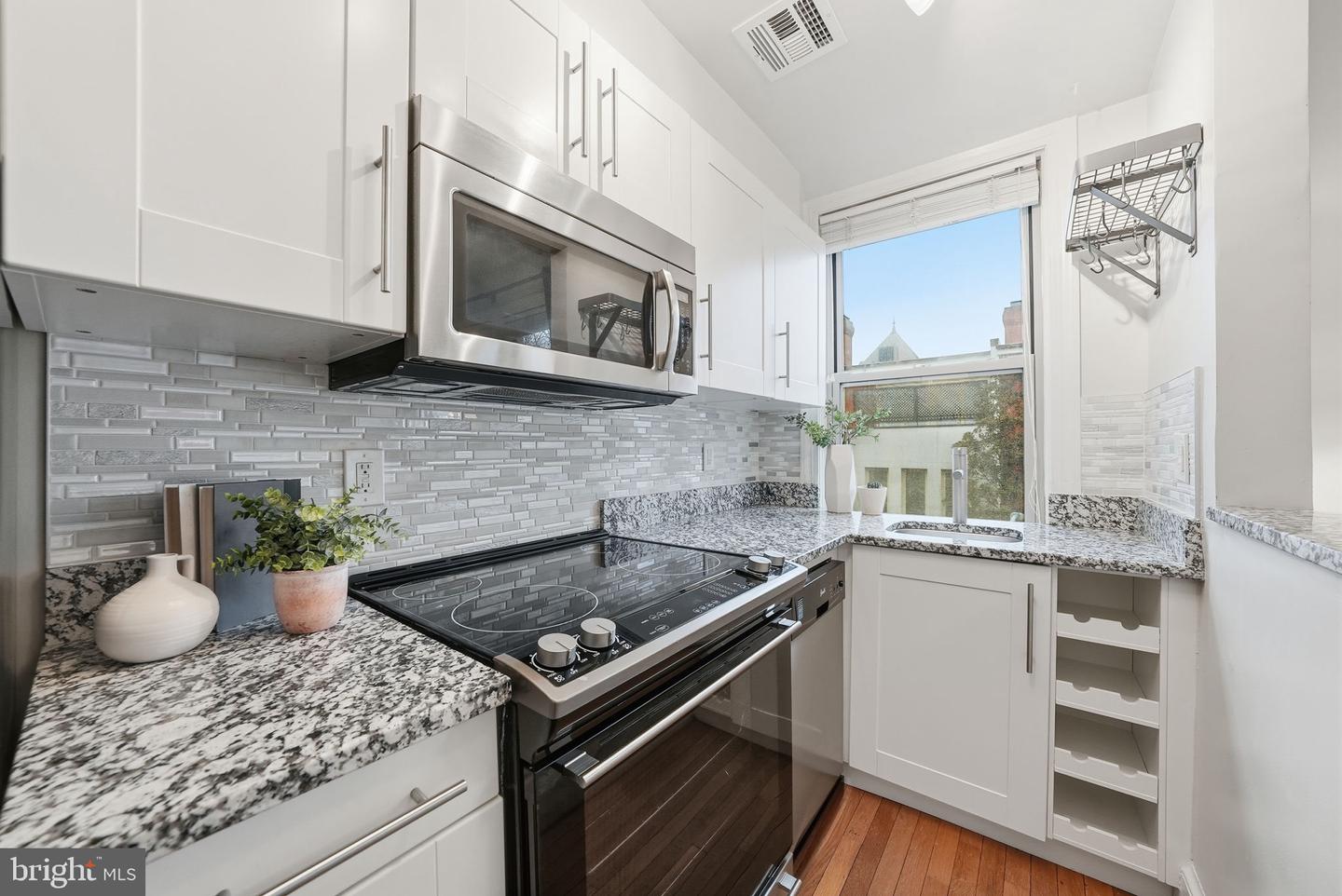 18 9TH ST NE #305, WASHINGTON, District Of Columbia 20002, 1 Bedroom Bedrooms, ,1 BathroomBathrooms,Residential,For sale,18 9TH ST NE #305,DCDC2238944 MLS # DCDC2238944