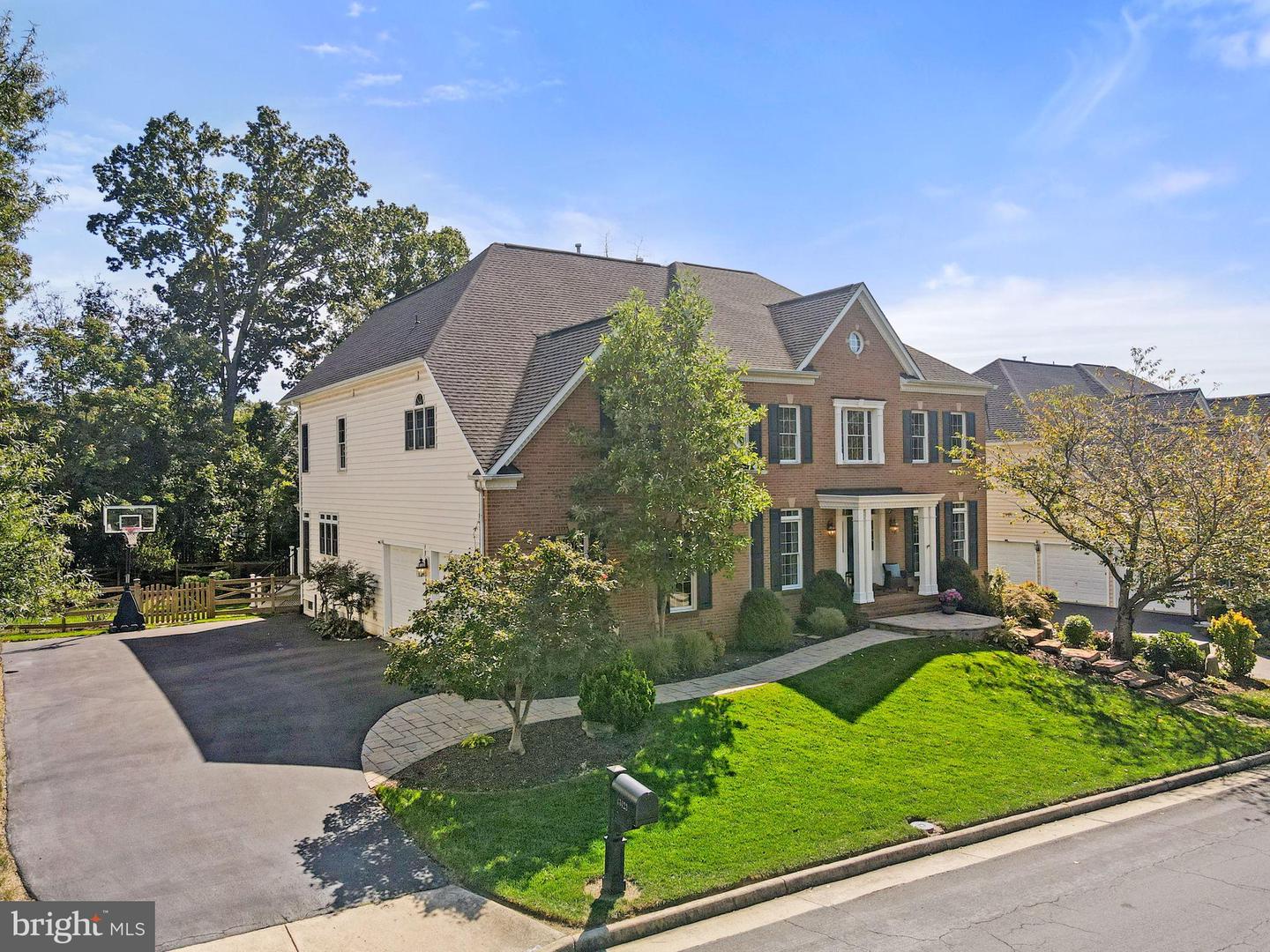 43423 MOUNTCASTLE DR, CHANTILLY, Virginia 20152, 4 Bedrooms Bedrooms, 23 Rooms Rooms,4 BathroomsBathrooms,Residential,For sale,43423 MOUNTCASTLE DR,VALO2113122 MLS # VALO2113122