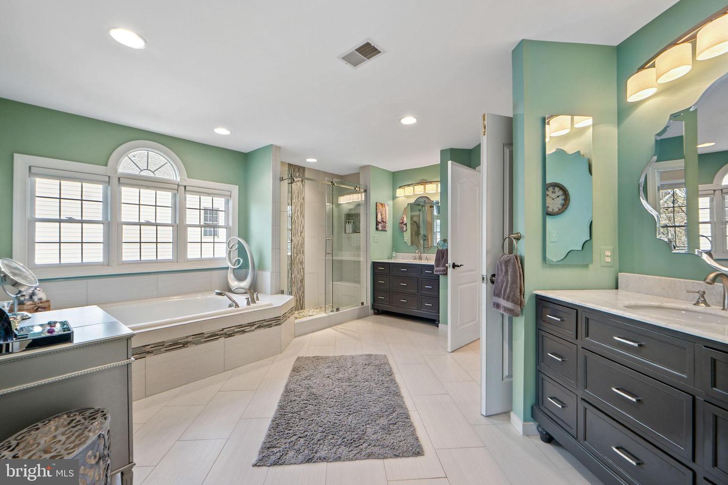 43423 MOUNTCASTLE DR, CHANTILLY, Virginia 20152, 4 Bedrooms Bedrooms, 23 Rooms Rooms,4 BathroomsBathrooms,Residential,For sale,43423 MOUNTCASTLE DR,VALO2113122 MLS # VALO2113122