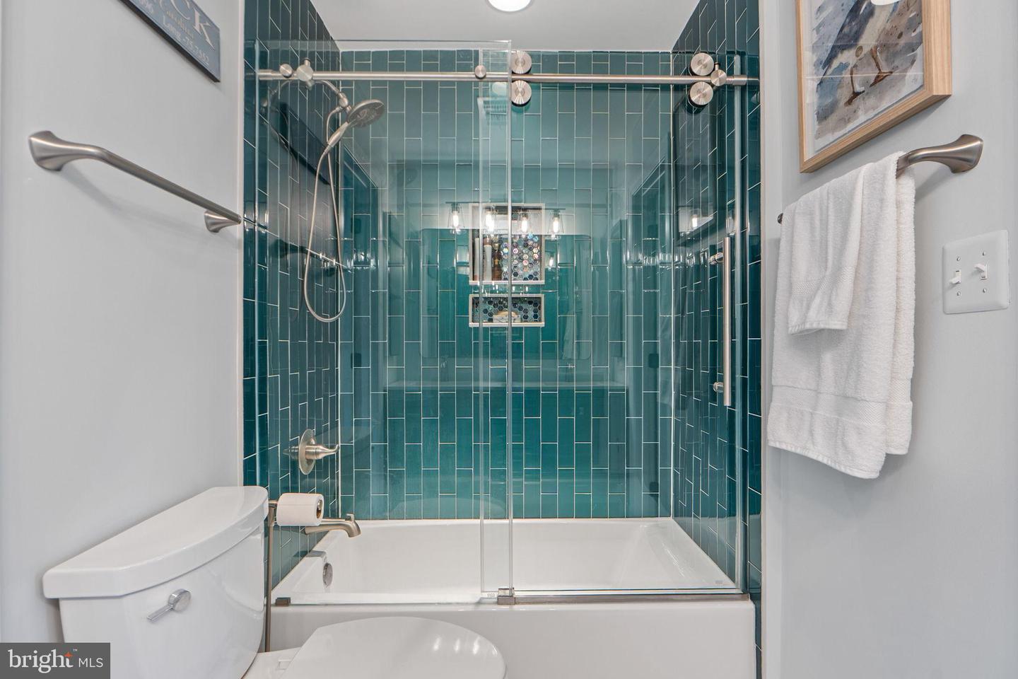 43423 MOUNTCASTLE DR, CHANTILLY, Virginia 20152, 4 Bedrooms Bedrooms, 23 Rooms Rooms,4 BathroomsBathrooms,Residential,For sale,43423 MOUNTCASTLE DR,VALO2113122 MLS # VALO2113122