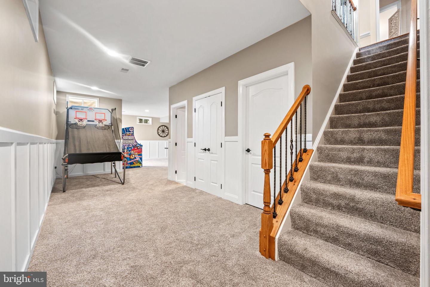 43423 MOUNTCASTLE DR, CHANTILLY, Virginia 20152, 4 Bedrooms Bedrooms, 23 Rooms Rooms,4 BathroomsBathrooms,Residential,For sale,43423 MOUNTCASTLE DR,VALO2113122 MLS # VALO2113122