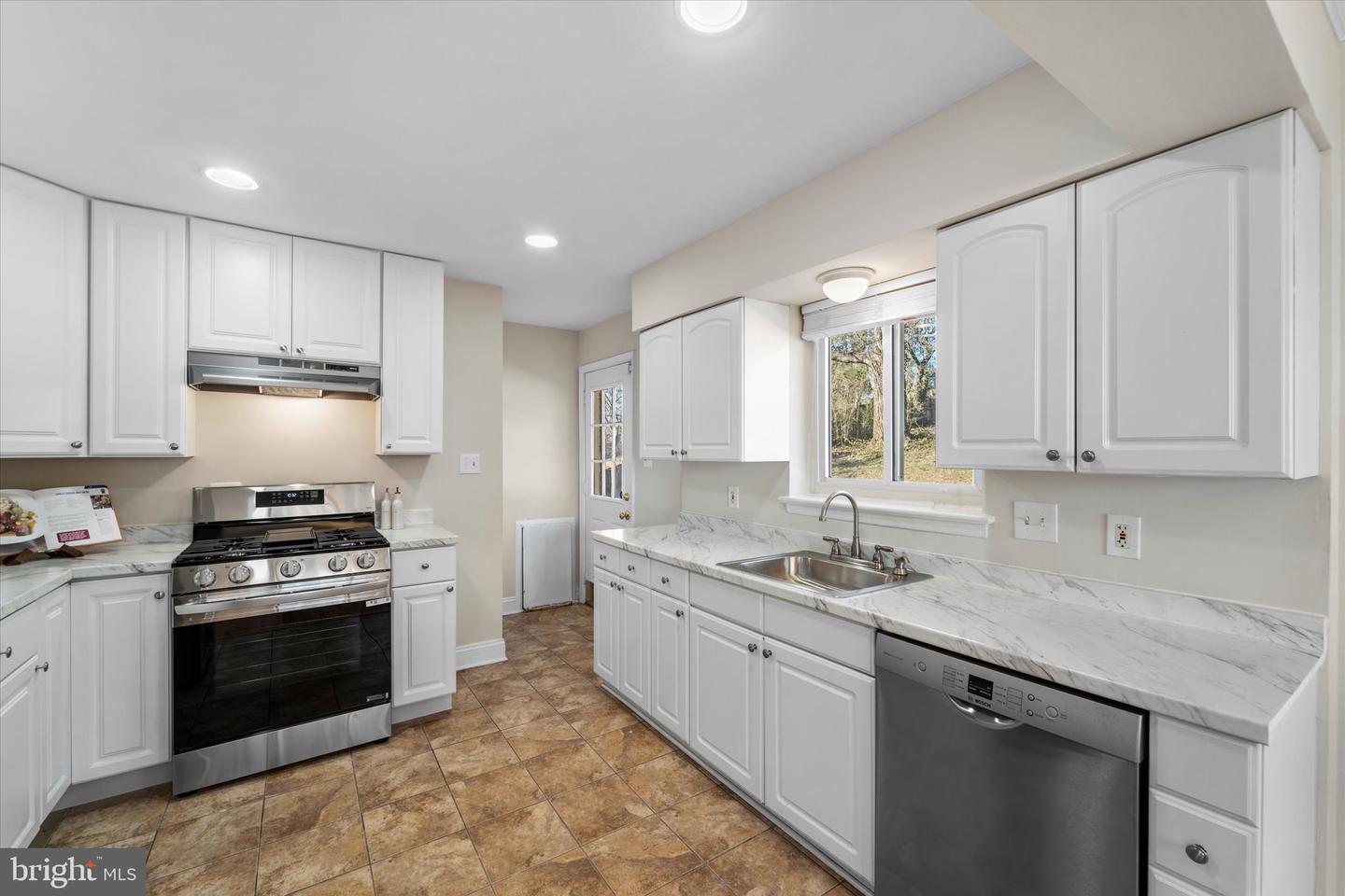 7415 GARY ST, SPRINGFIELD, Virginia 22150, 3 Bedrooms Bedrooms, ,2 BathroomsBathrooms,Residential,For sale,7415 GARY ST,VAFX2283612 MLS # VAFX2283612