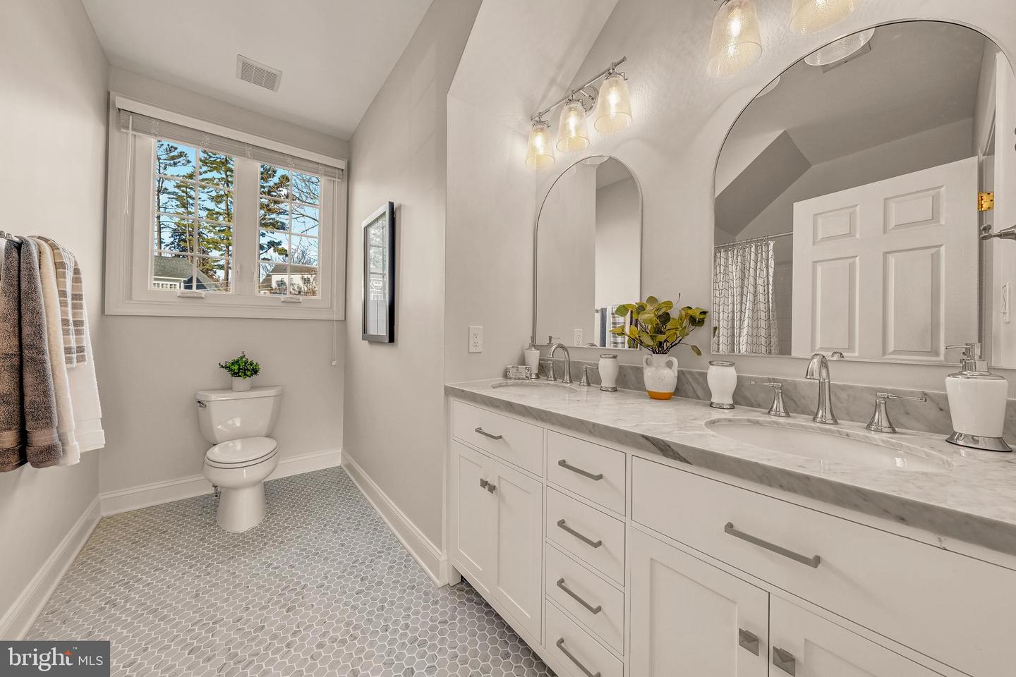 1609 BROOKSIDE RD, MCLEAN, Virginia 22101, 6 Bedrooms Bedrooms, ,4 BathroomsBathrooms,Residential,For sale,1609 BROOKSIDE RD,VAFX2283664 MLS # VAFX2283664