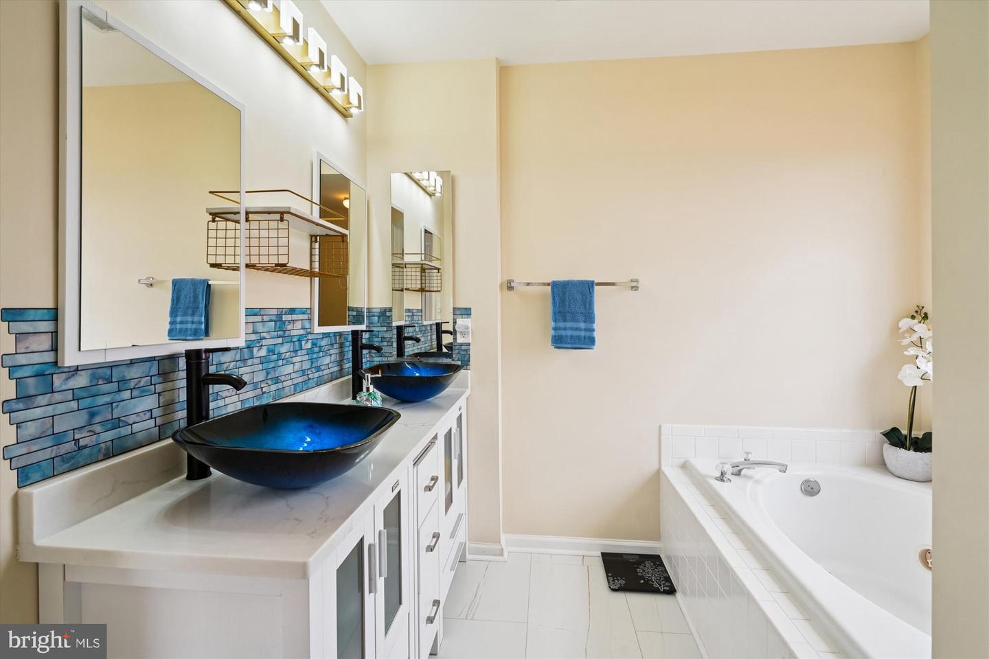 11741 BARROWS LN, WOODBRIDGE, Virginia 22192, 4 Bedrooms Bedrooms, 8 Rooms Rooms,3 BathroomsBathrooms,Residential,For sale,11741 BARROWS LN,VAPW2109798 MLS # VAPW2109798