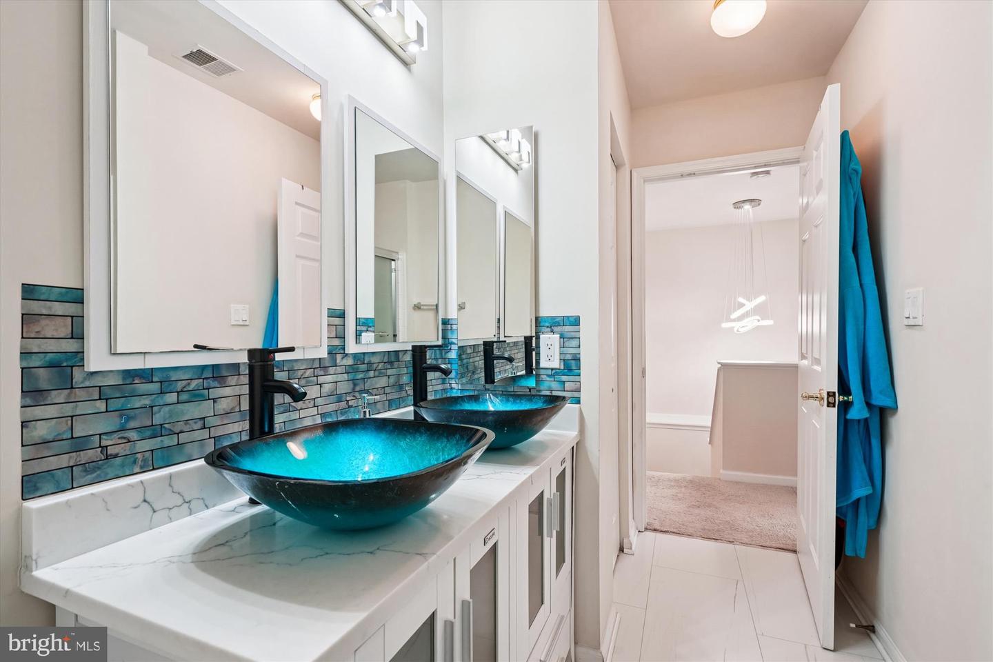 11741 BARROWS LN, WOODBRIDGE, Virginia 22192, 4 Bedrooms Bedrooms, 8 Rooms Rooms,3 BathroomsBathrooms,Residential,For sale,11741 BARROWS LN,VAPW2109798 MLS # VAPW2109798