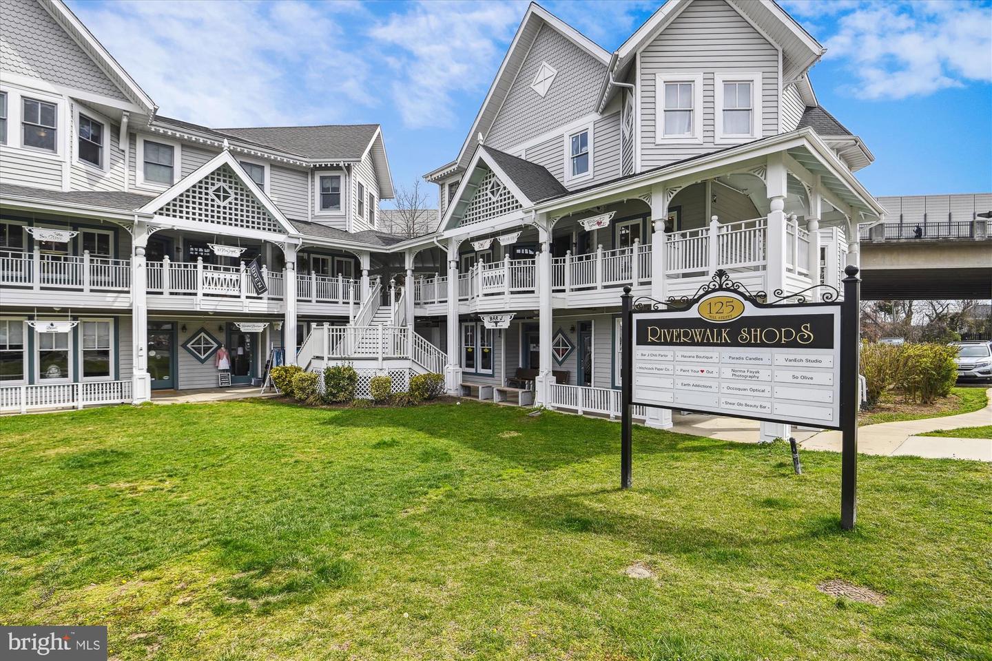 11741 BARROWS LN, WOODBRIDGE, Virginia 22192, 4 Bedrooms Bedrooms, 8 Rooms Rooms,3 BathroomsBathrooms,Residential,For sale,11741 BARROWS LN,VAPW2109798 MLS # VAPW2109798