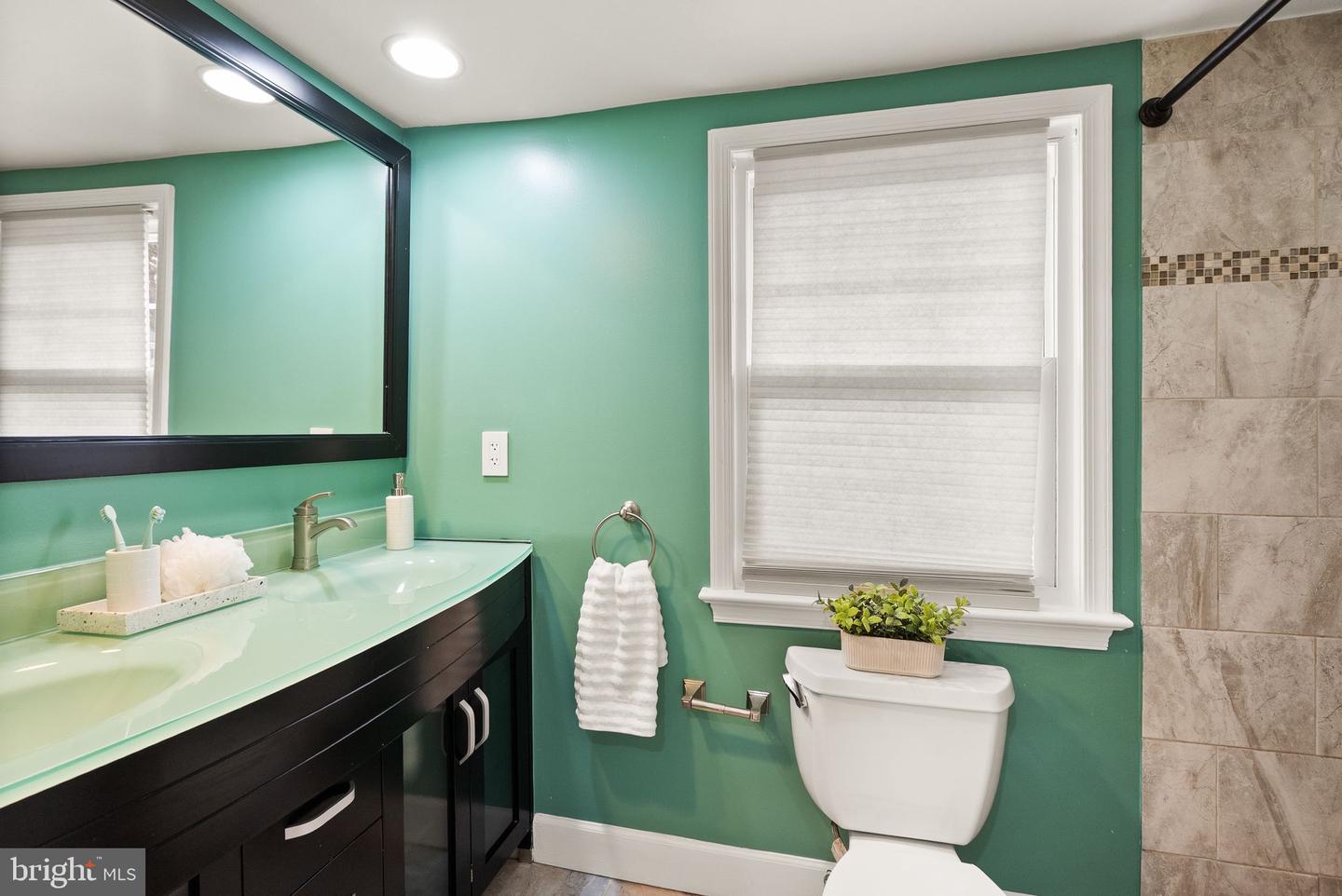 724 25TH ST S, ARLINGTON, Virginia 22202, 4 Bedrooms Bedrooms, ,2 BathroomsBathrooms,Residential,For sale,724 25TH ST S,VAAR2067238 MLS # VAAR2067238