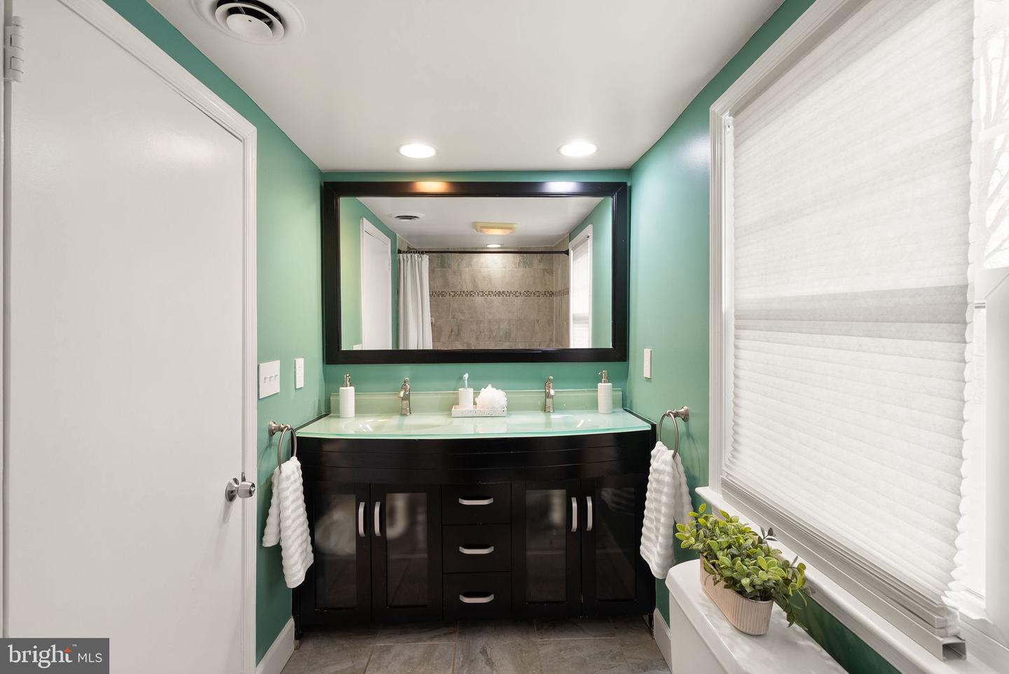 724 25TH ST S, ARLINGTON, Virginia 22202, 4 Bedrooms Bedrooms, ,2 BathroomsBathrooms,Residential,For sale,724 25TH ST S,VAAR2067238 MLS # VAAR2067238