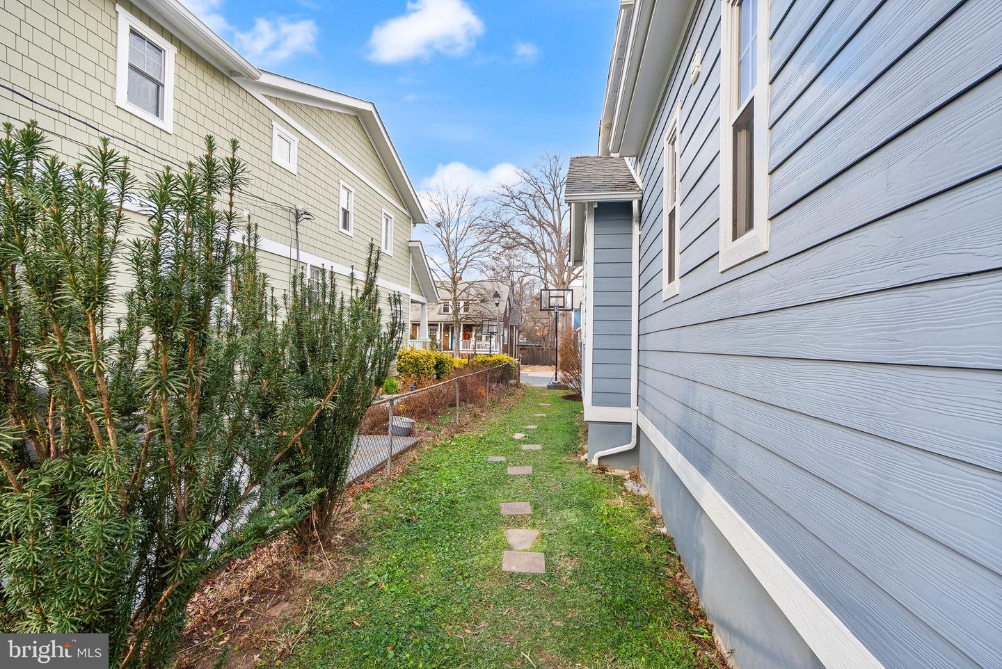 724 25TH ST S, ARLINGTON, Virginia 22202, 4 Bedrooms Bedrooms, ,2 BathroomsBathrooms,Residential,For sale,724 25TH ST S,VAAR2067238 MLS # VAAR2067238