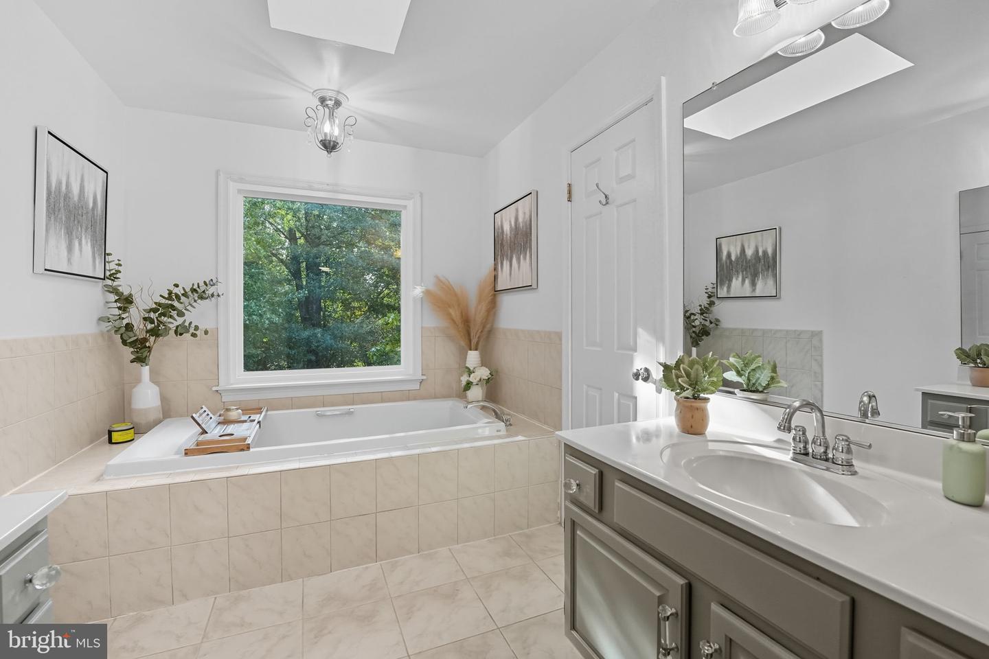 14367 N SLOPE ST, CENTREVILLE, Virginia 20120, 4 Bedrooms Bedrooms, 15 Rooms Rooms,3 BathroomsBathrooms,Residential,For sale,14367 N SLOPE ST,VAFX2283786 MLS # VAFX2283786