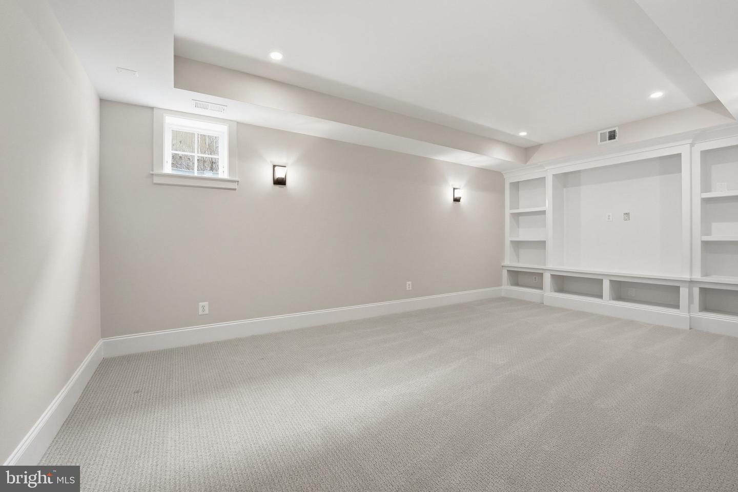 6607 31ST ST N, ARLINGTON, Virginia 22213, 5 Bedrooms Bedrooms, ,4 BathroomsBathrooms,Residential,For sale,6607 31ST ST N,VAAR2067268 MLS # VAAR2067268