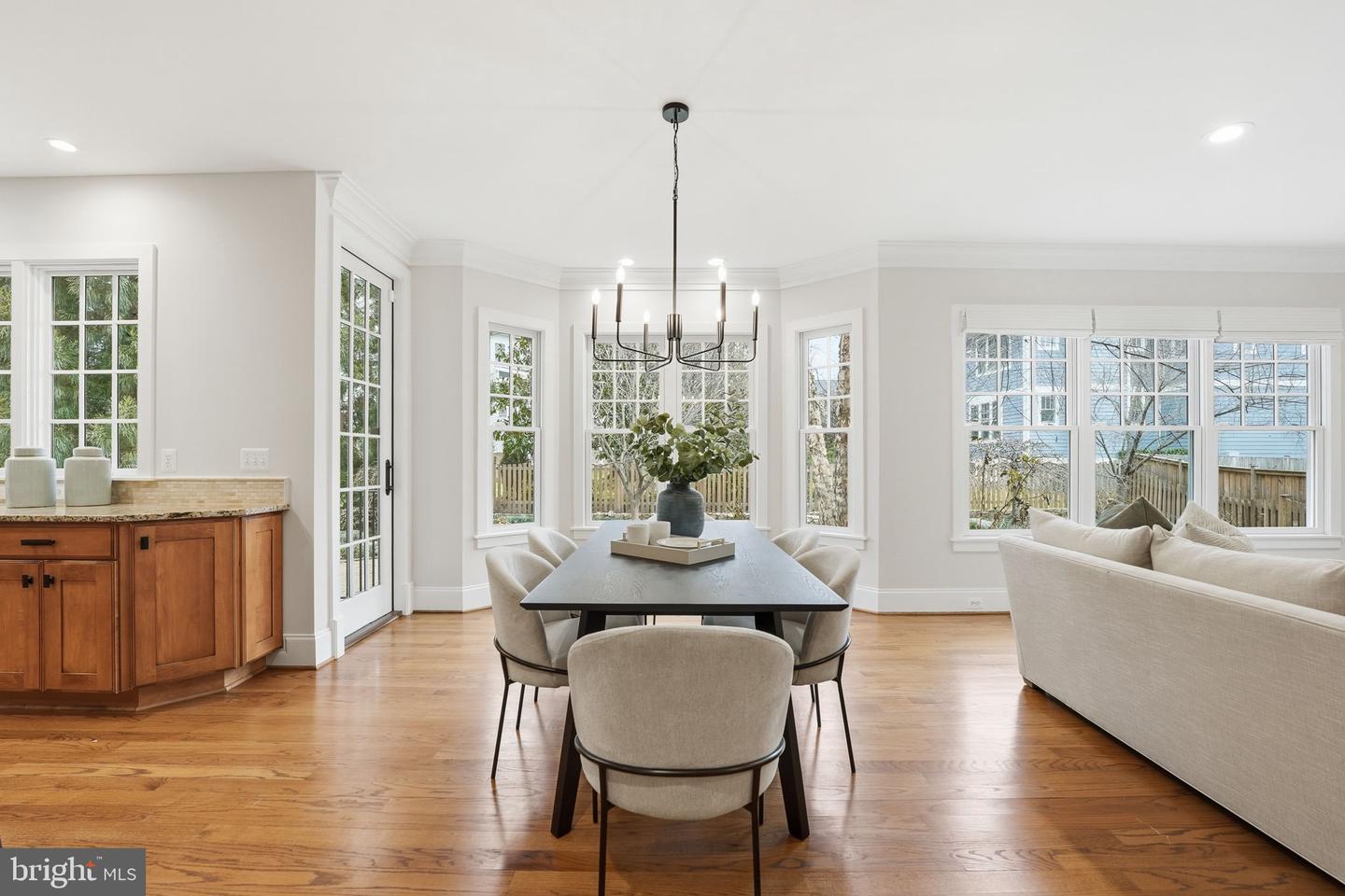 6607 31ST ST N, ARLINGTON, Virginia 22213, 5 Bedrooms Bedrooms, ,4 BathroomsBathrooms,Residential,For sale,6607 31ST ST N,VAAR2067268 MLS # VAAR2067268