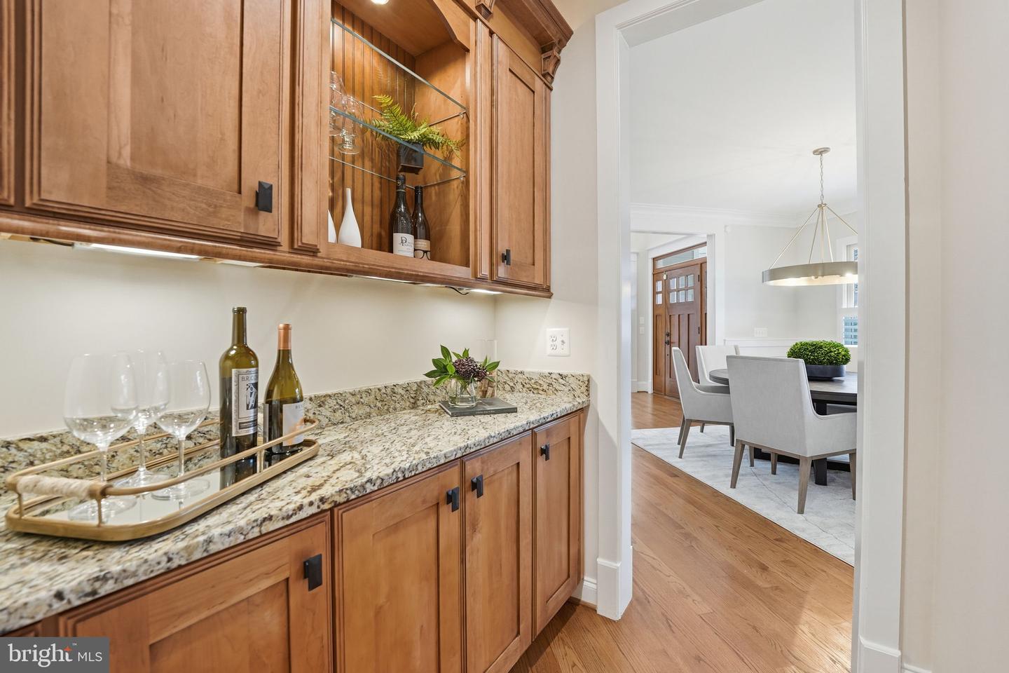 6607 31ST ST N, ARLINGTON, Virginia 22213, 5 Bedrooms Bedrooms, ,4 BathroomsBathrooms,Residential,For sale,6607 31ST ST N,VAAR2067268 MLS # VAAR2067268