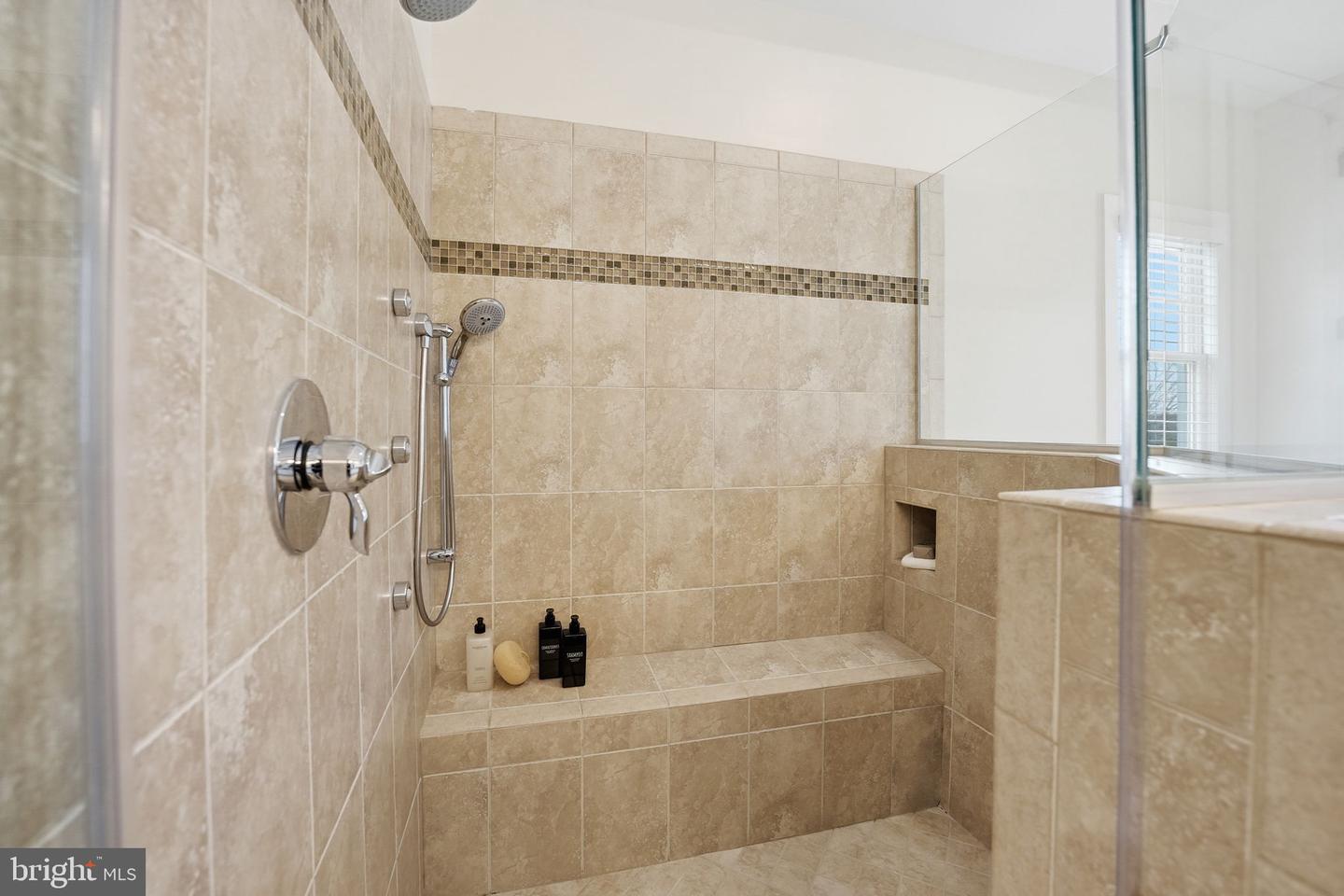 6607 31ST ST N, ARLINGTON, Virginia 22213, 5 Bedrooms Bedrooms, ,4 BathroomsBathrooms,Residential,For sale,6607 31ST ST N,VAAR2067268 MLS # VAAR2067268