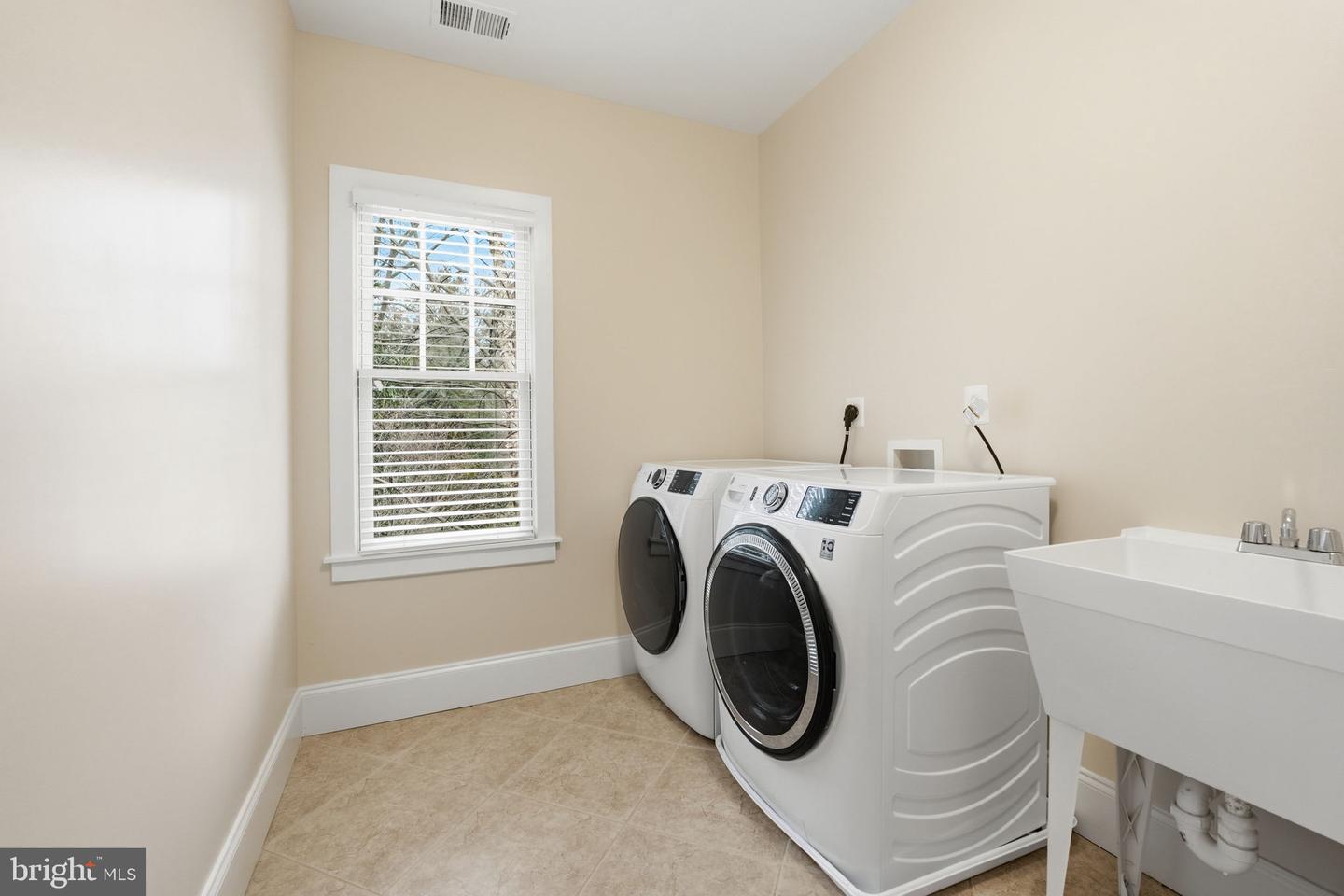 6607 31ST ST N, ARLINGTON, Virginia 22213, 5 Bedrooms Bedrooms, ,4 BathroomsBathrooms,Residential,For sale,6607 31ST ST N,VAAR2067268 MLS # VAAR2067268