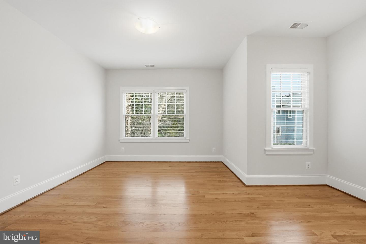 6607 31ST ST N, ARLINGTON, Virginia 22213, 5 Bedrooms Bedrooms, ,4 BathroomsBathrooms,Residential,For sale,6607 31ST ST N,VAAR2067268 MLS # VAAR2067268