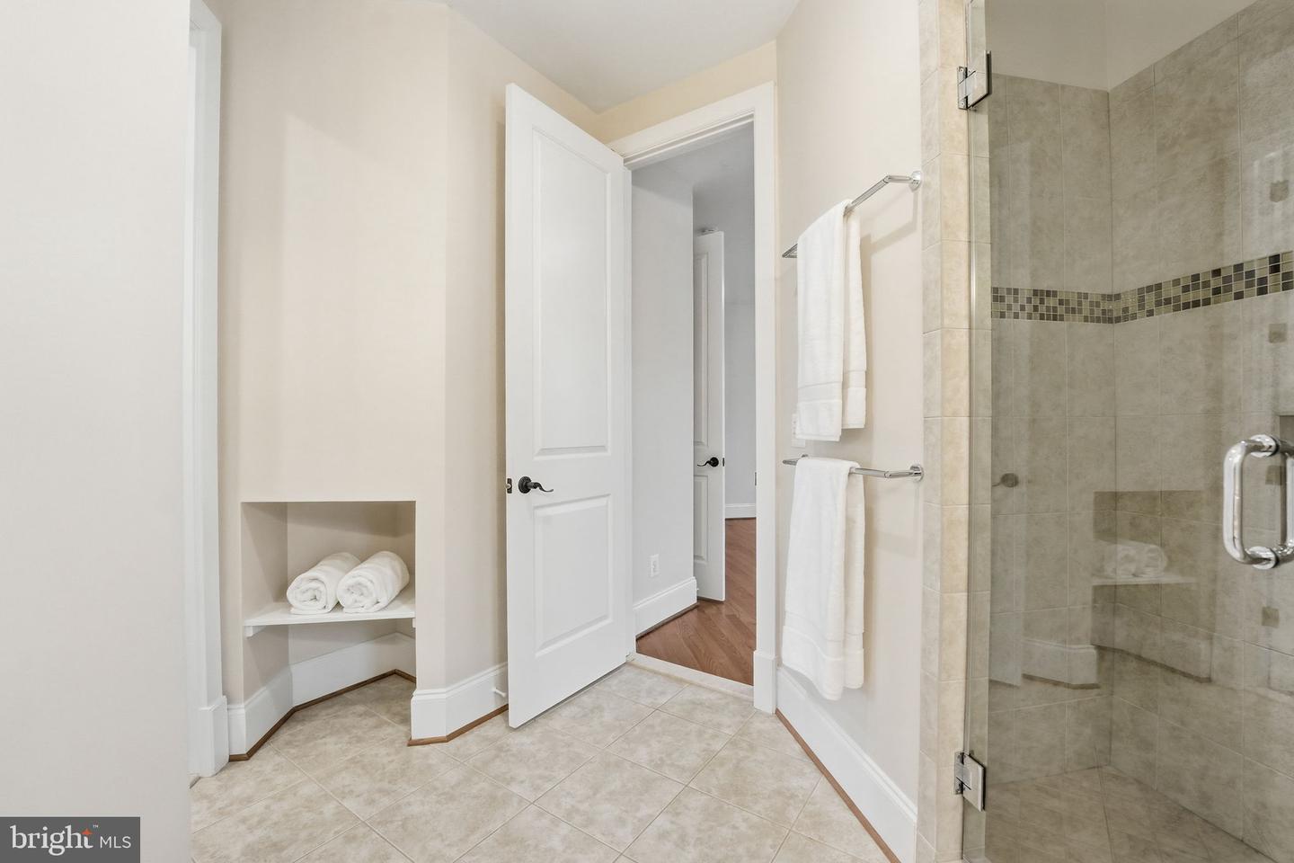 6607 31ST ST N, ARLINGTON, Virginia 22213, 5 Bedrooms Bedrooms, ,4 BathroomsBathrooms,Residential,For sale,6607 31ST ST N,VAAR2067268 MLS # VAAR2067268