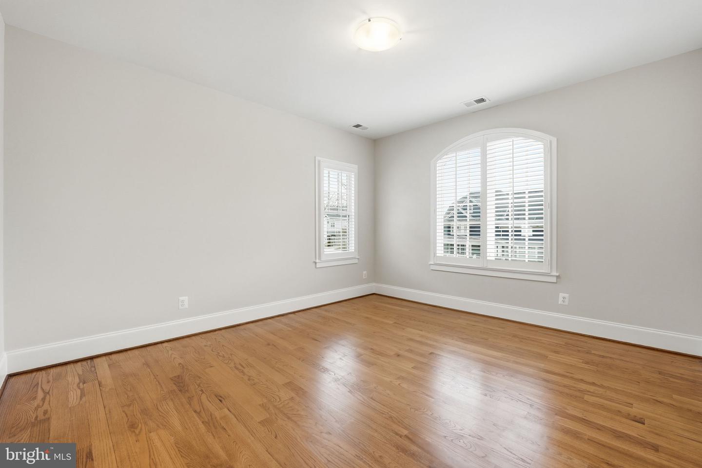 6607 31ST ST N, ARLINGTON, Virginia 22213, 5 Bedrooms Bedrooms, ,4 BathroomsBathrooms,Residential,For sale,6607 31ST ST N,VAAR2067268 MLS # VAAR2067268