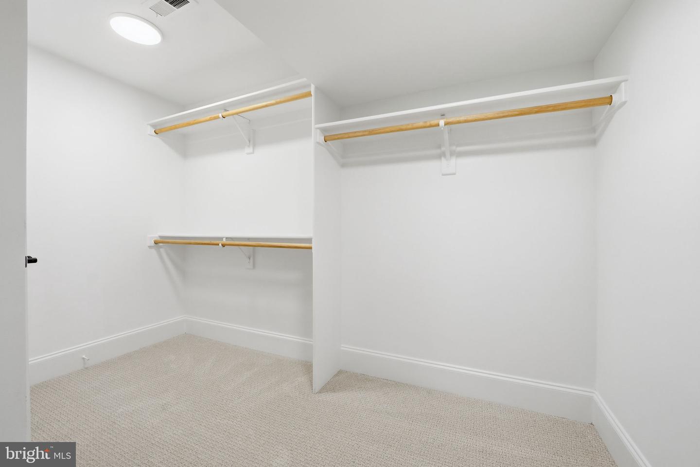 6607 31ST ST N, ARLINGTON, Virginia 22213, 5 Bedrooms Bedrooms, ,4 BathroomsBathrooms,Residential,For sale,6607 31ST ST N,VAAR2067268 MLS # VAAR2067268