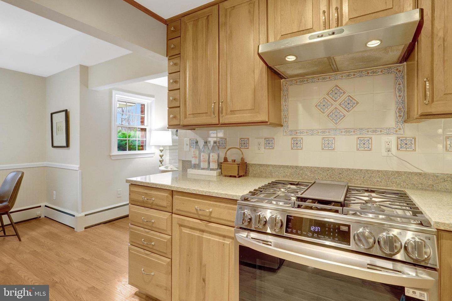 911 N LEXINGTON ST, ARLINGTON, Virginia 22205, 4 Bedrooms Bedrooms, 13 Rooms Rooms,3 BathroomsBathrooms,Residential,For sale,911 N LEXINGTON ST,VAAR2067290 MLS # VAAR2067290