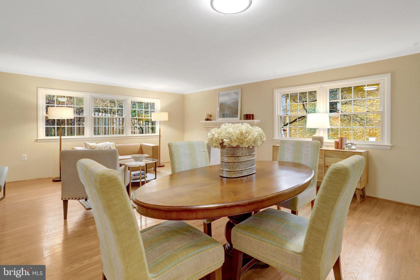 911 N LEXINGTON ST, ARLINGTON, Virginia 22205, 4 Bedrooms Bedrooms, 13 Rooms Rooms,3 BathroomsBathrooms,Residential,For sale,911 N LEXINGTON ST,VAAR2067290 MLS # VAAR2067290