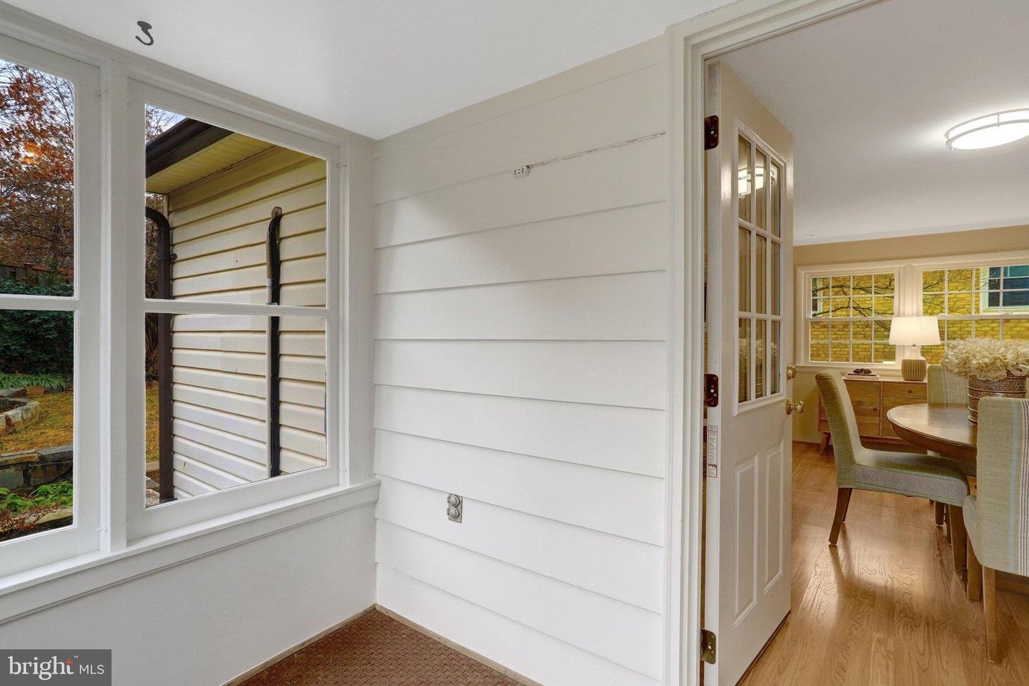 911 N LEXINGTON ST, ARLINGTON, Virginia 22205, 4 Bedrooms Bedrooms, 13 Rooms Rooms,3 BathroomsBathrooms,Residential,For sale,911 N LEXINGTON ST,VAAR2067290 MLS # VAAR2067290