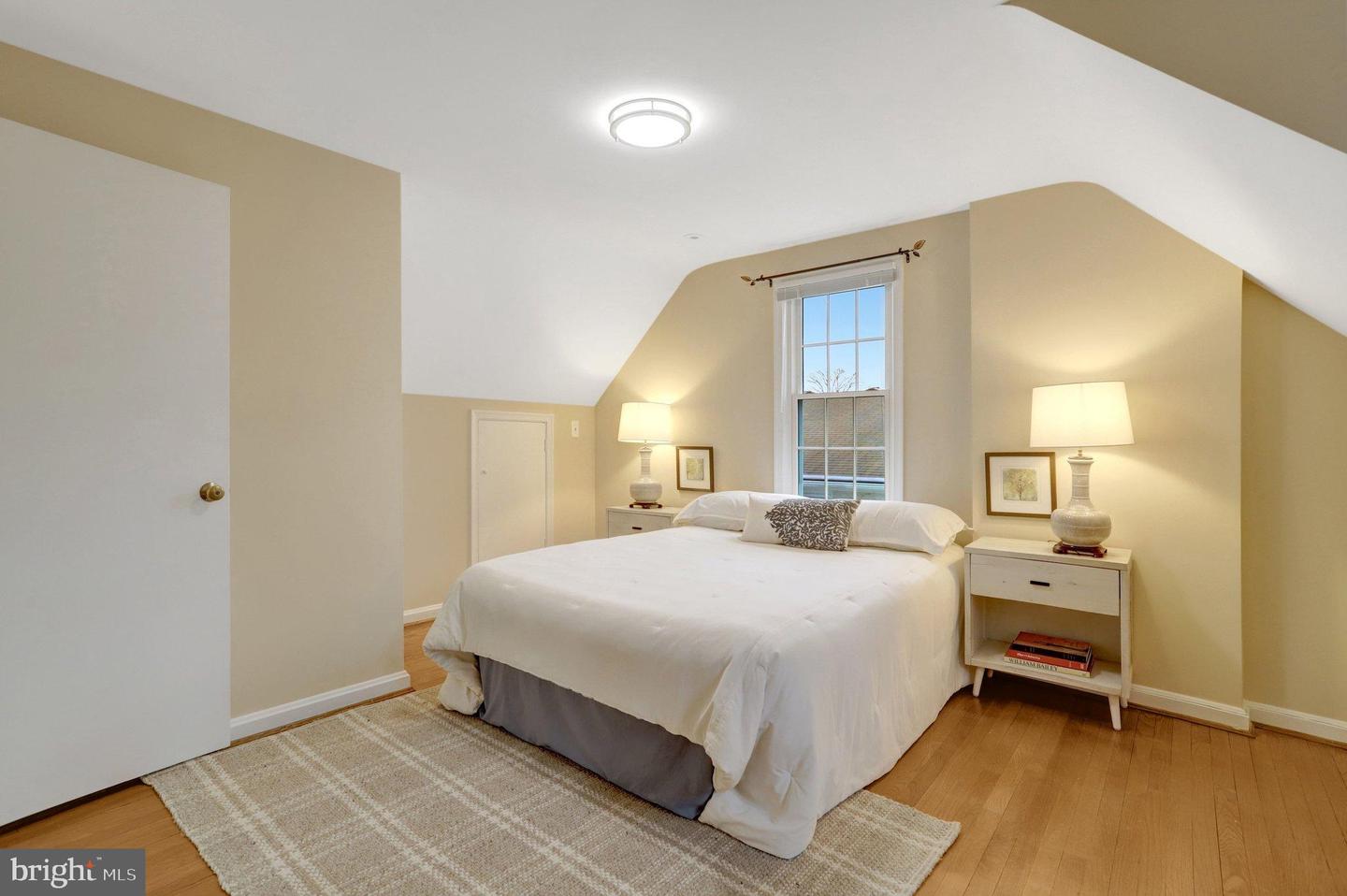 911 N LEXINGTON ST, ARLINGTON, Virginia 22205, 4 Bedrooms Bedrooms, 13 Rooms Rooms,3 BathroomsBathrooms,Residential,For sale,911 N LEXINGTON ST,VAAR2067290 MLS # VAAR2067290