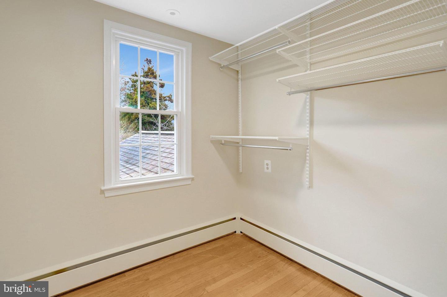 911 N LEXINGTON ST, ARLINGTON, Virginia 22205, 4 Bedrooms Bedrooms, 13 Rooms Rooms,3 BathroomsBathrooms,Residential,For sale,911 N LEXINGTON ST,VAAR2067290 MLS # VAAR2067290