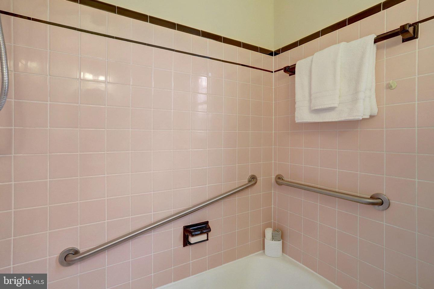 911 N LEXINGTON ST, ARLINGTON, Virginia 22205, 4 Bedrooms Bedrooms, 13 Rooms Rooms,3 BathroomsBathrooms,Residential,For sale,911 N LEXINGTON ST,VAAR2067290 MLS # VAAR2067290