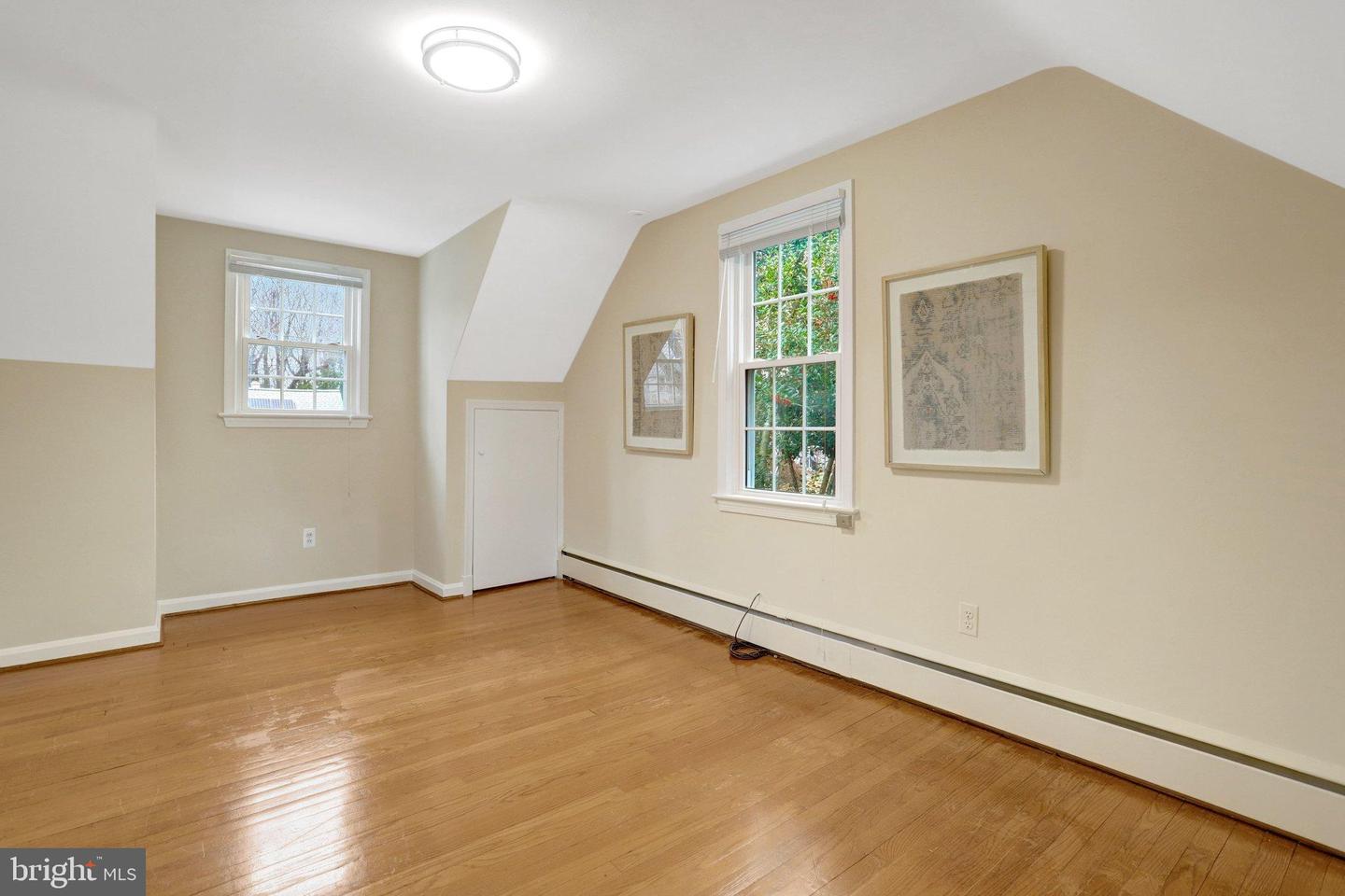 911 N LEXINGTON ST, ARLINGTON, Virginia 22205, 4 Bedrooms Bedrooms, 13 Rooms Rooms,3 BathroomsBathrooms,Residential,For sale,911 N LEXINGTON ST,VAAR2067290 MLS # VAAR2067290
