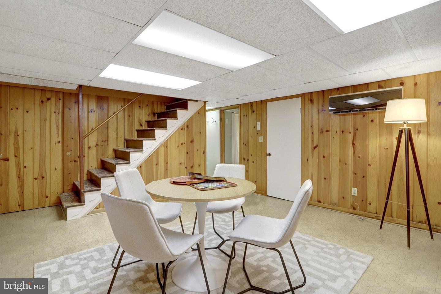 911 N LEXINGTON ST, ARLINGTON, Virginia 22205, 4 Bedrooms Bedrooms, 13 Rooms Rooms,3 BathroomsBathrooms,Residential,For sale,911 N LEXINGTON ST,VAAR2067290 MLS # VAAR2067290