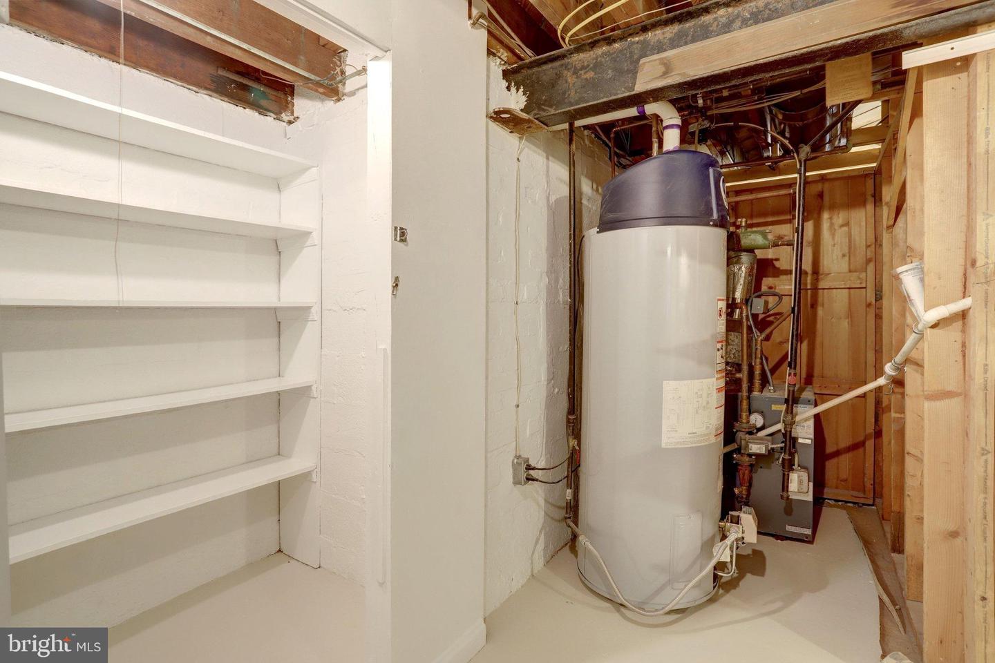 911 N LEXINGTON ST, ARLINGTON, Virginia 22205, 4 Bedrooms Bedrooms, 13 Rooms Rooms,3 BathroomsBathrooms,Residential,For sale,911 N LEXINGTON ST,VAAR2067290 MLS # VAAR2067290