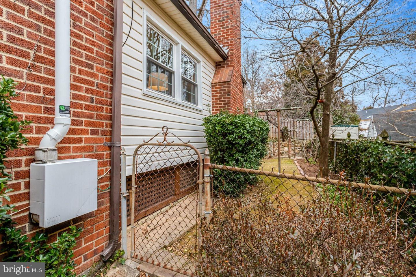 911 N LEXINGTON ST, ARLINGTON, Virginia 22205, 4 Bedrooms Bedrooms, 13 Rooms Rooms,3 BathroomsBathrooms,Residential,For sale,911 N LEXINGTON ST,VAAR2067290 MLS # VAAR2067290