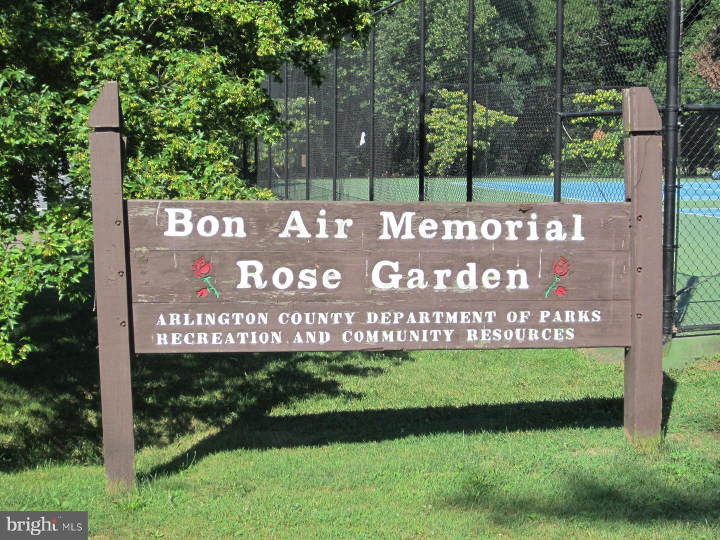 911 N LEXINGTON ST, ARLINGTON, Virginia 22205, 4 Bedrooms Bedrooms, 13 Rooms Rooms,3 BathroomsBathrooms,Residential,For sale,911 N LEXINGTON ST,VAAR2067290 MLS # VAAR2067290