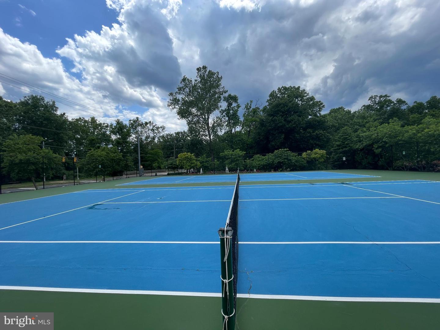 911 N LEXINGTON ST, ARLINGTON, Virginia 22205, 4 Bedrooms Bedrooms, 13 Rooms Rooms,3 BathroomsBathrooms,Residential,For sale,911 N LEXINGTON ST,VAAR2067290 MLS # VAAR2067290