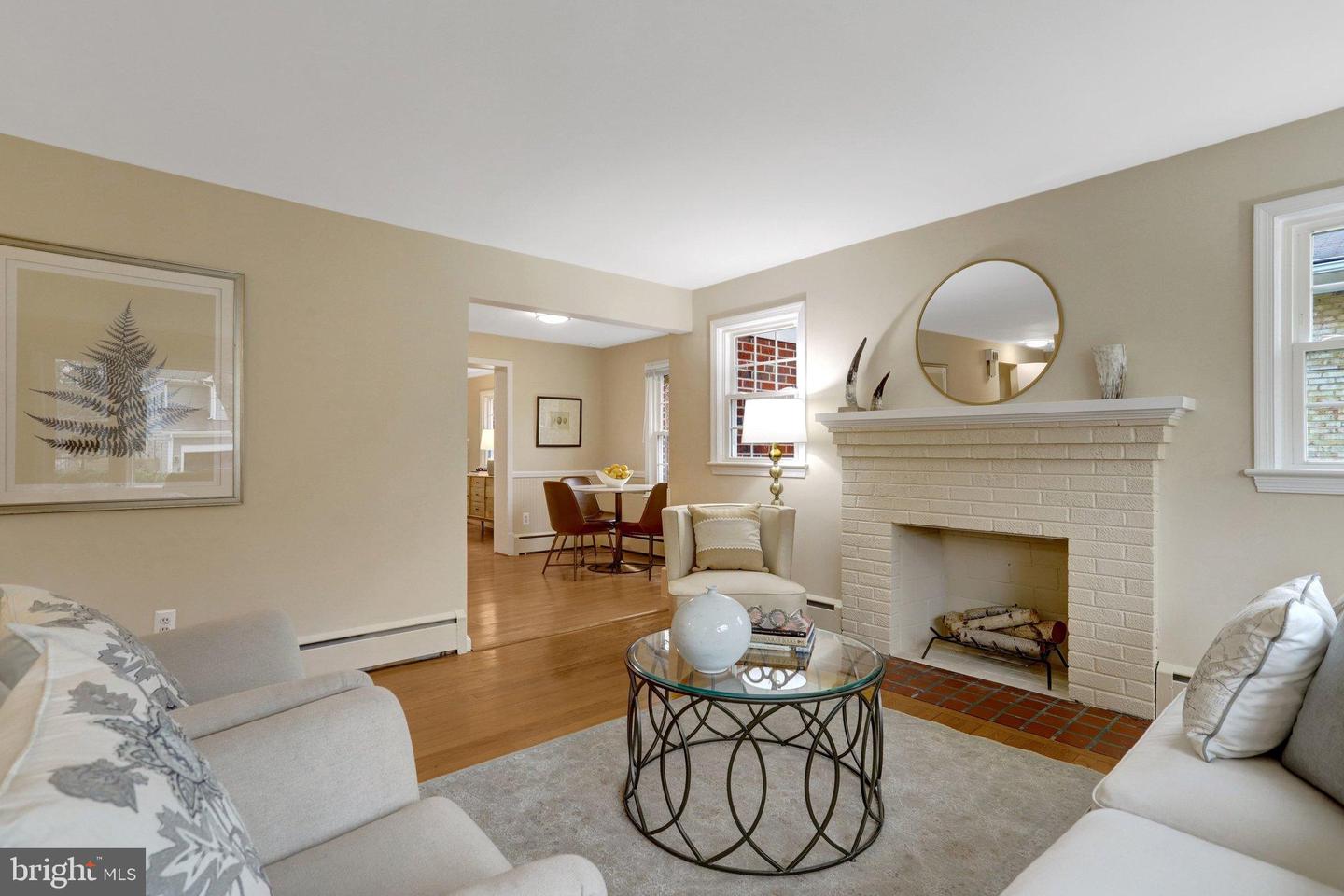 911 N LEXINGTON ST, ARLINGTON, Virginia 22205, 4 Bedrooms Bedrooms, 13 Rooms Rooms,3 BathroomsBathrooms,Residential,For sale,911 N LEXINGTON ST,VAAR2067290 MLS # VAAR2067290