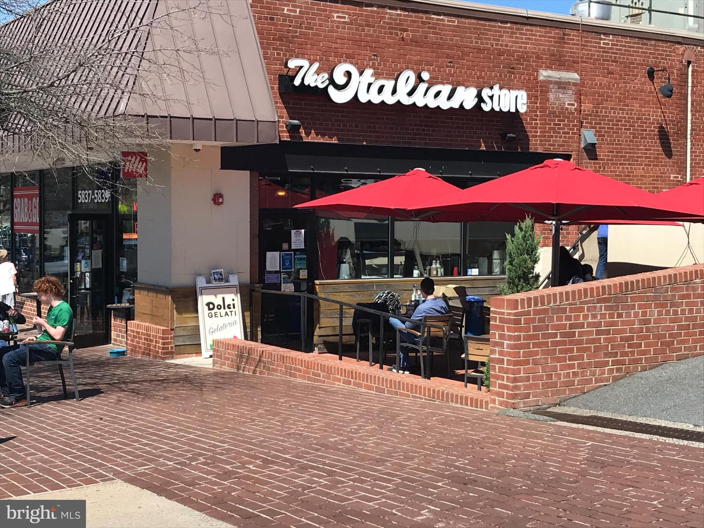 911 N LEXINGTON ST, ARLINGTON, Virginia 22205, 4 Bedrooms Bedrooms, 13 Rooms Rooms,3 BathroomsBathrooms,Residential,For sale,911 N LEXINGTON ST,VAAR2067290 MLS # VAAR2067290