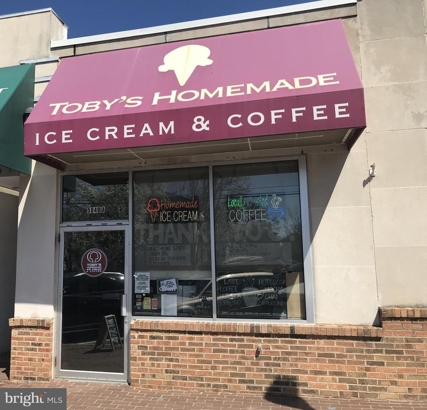 911 N LEXINGTON ST, ARLINGTON, Virginia 22205, 4 Bedrooms Bedrooms, 13 Rooms Rooms,3 BathroomsBathrooms,Residential,For sale,911 N LEXINGTON ST,VAAR2067290 MLS # VAAR2067290