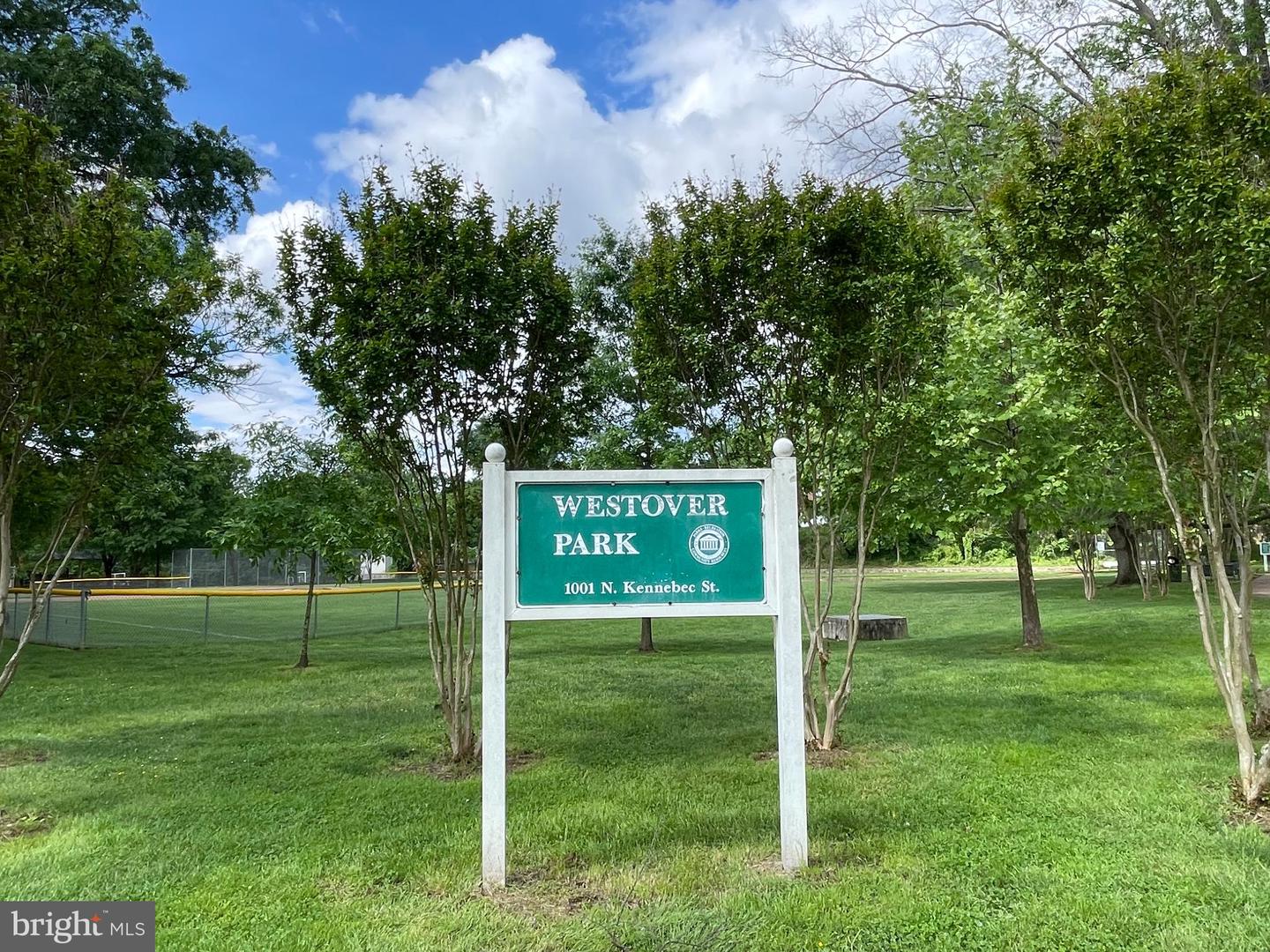 911 N LEXINGTON ST, ARLINGTON, Virginia 22205, 4 Bedrooms Bedrooms, 13 Rooms Rooms,3 BathroomsBathrooms,Residential,For sale,911 N LEXINGTON ST,VAAR2067290 MLS # VAAR2067290