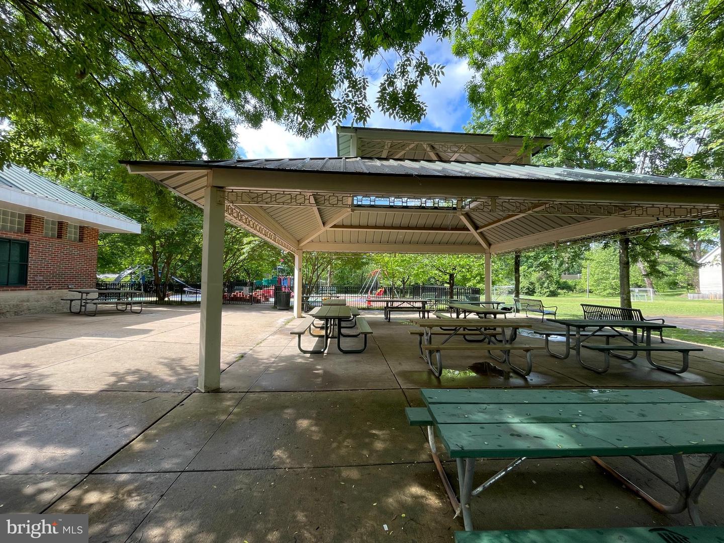 911 N LEXINGTON ST, ARLINGTON, Virginia 22205, 4 Bedrooms Bedrooms, 13 Rooms Rooms,3 BathroomsBathrooms,Residential,For sale,911 N LEXINGTON ST,VAAR2067290 MLS # VAAR2067290