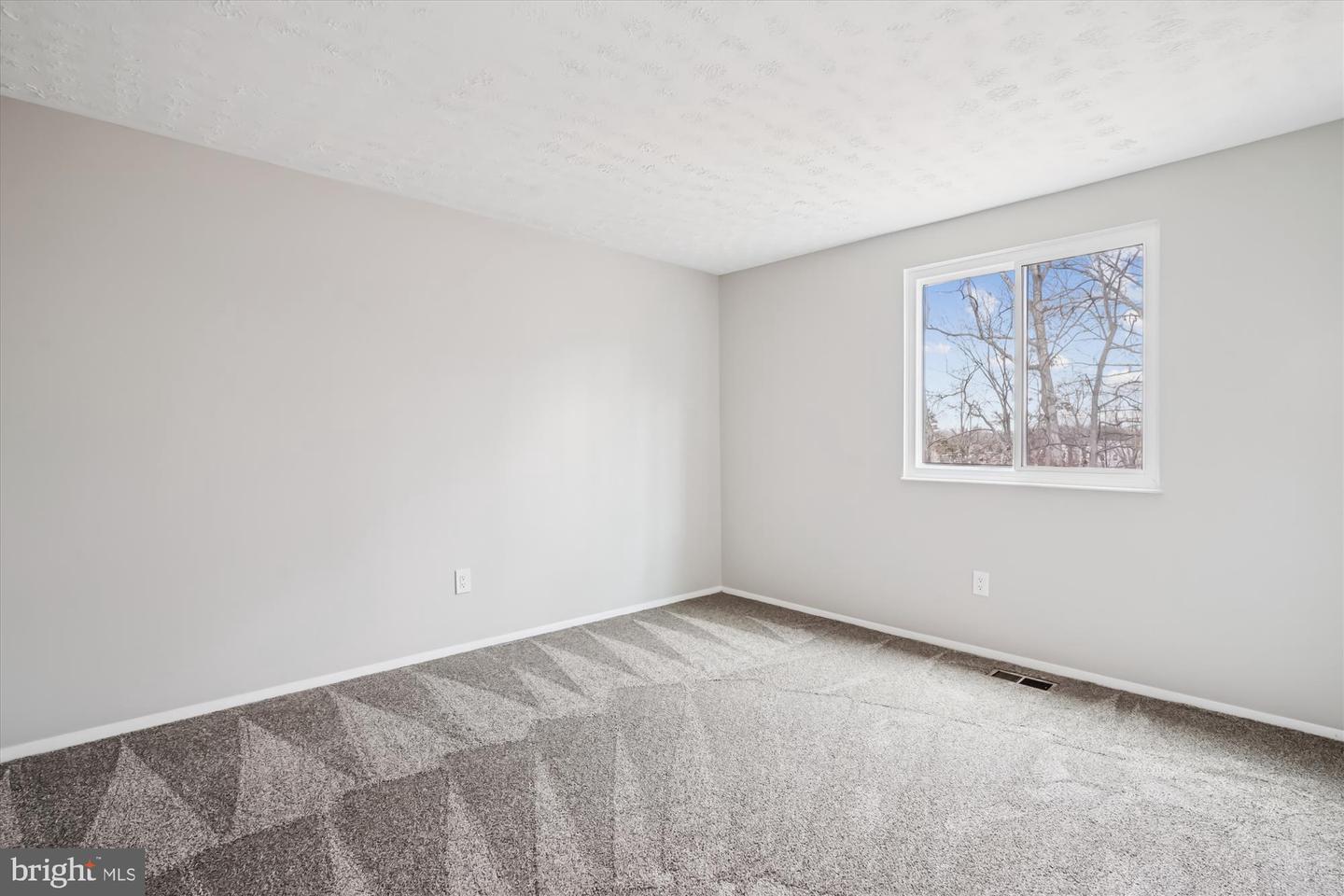 135 APPLEGATE DR, STERLING, Virginia 20164, 4 Bedrooms Bedrooms, ,2 BathroomsBathrooms,Residential,For sale,135 APPLEGATE DR,VALO2113300 MLS # VALO2113300